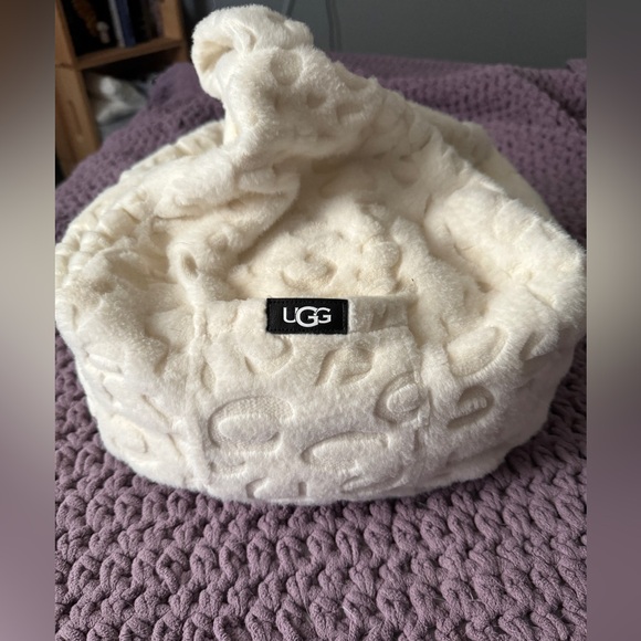 🤍UGG Miley Mini Lap Pouf🤍 - Picture 1 of 2